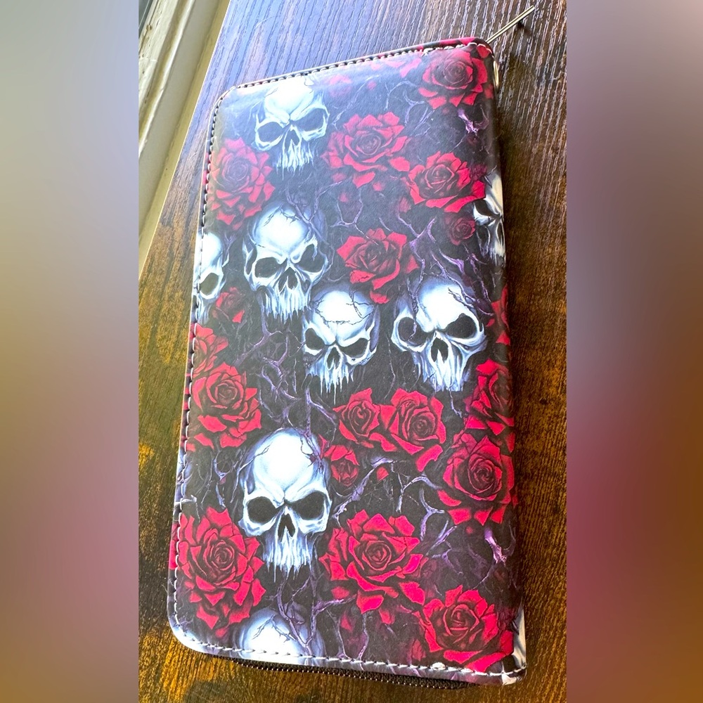 Skull & Roses Flat Wristlet Wallet